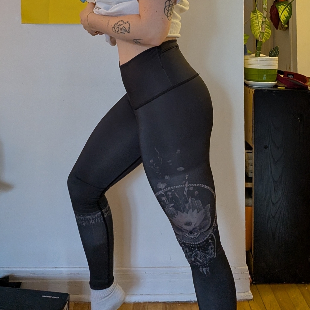 Reversible Rose Buddha Leggings